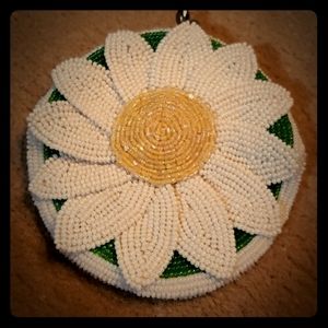 Vintage beaded daisy coin purse